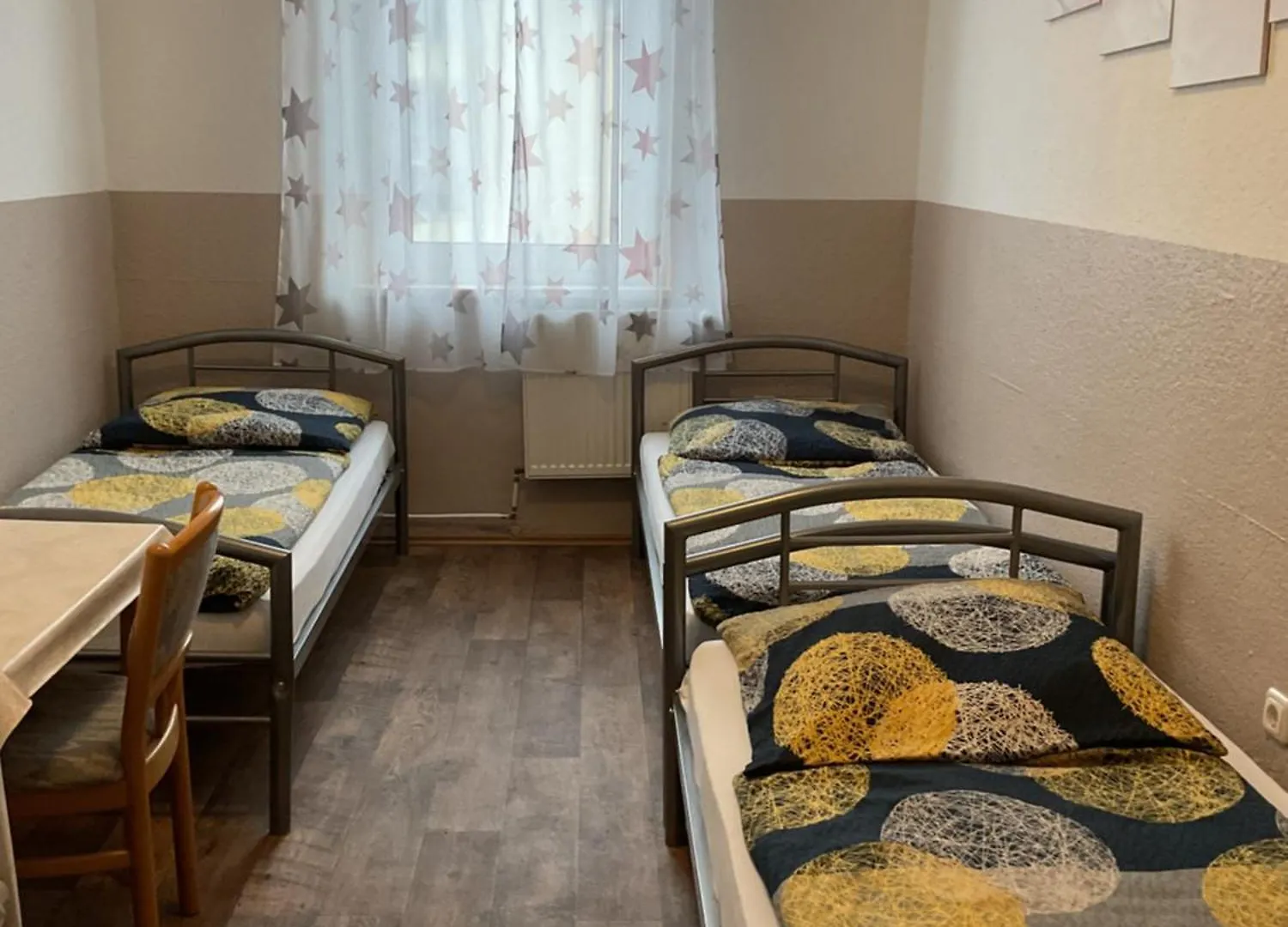Pension&Hostel Anna - Monteurzimmer ミュンヘン ホステル