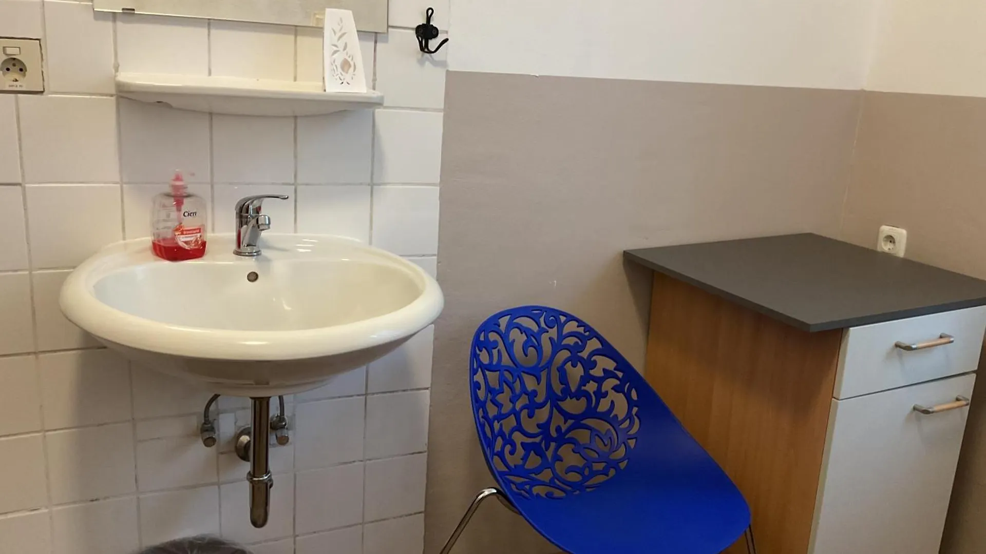 Pension&Hostel Anna - Monteurzimmer ミュンヘン ホステル