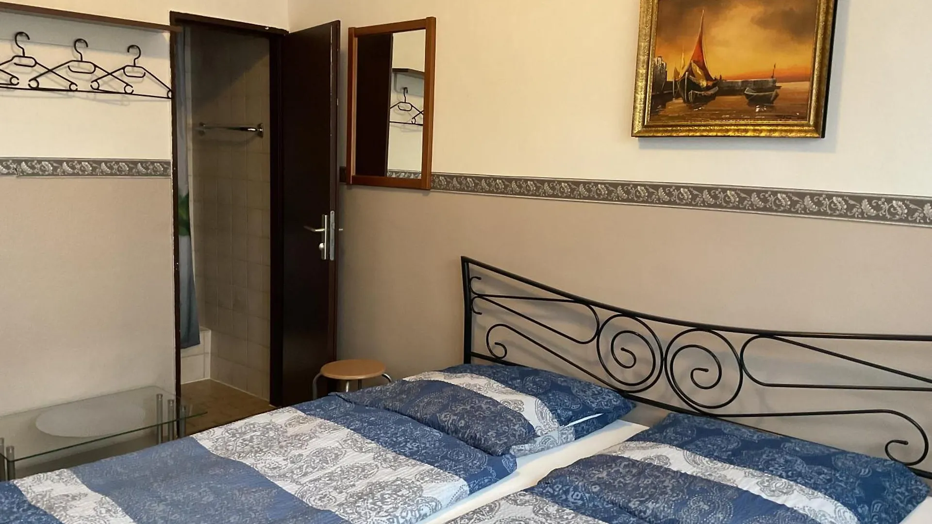 Hostel Pension&Hostel Anna - Monteurzimmer Munich